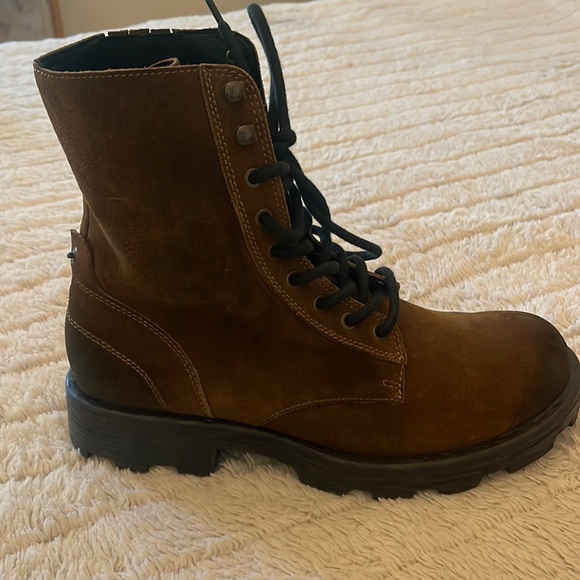 Diesel hammer by boots